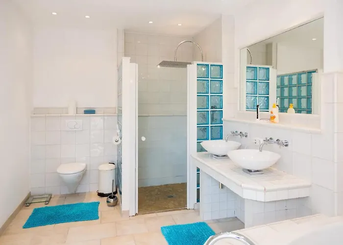 Schoenste Lage Am Rhein In Unmittelbarer Stadtnaehe, Bed & Breakfast