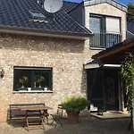 Schoenste Lage Am Rhein In Unmittelbarer Stadtnaehe, Bed and breakfast *