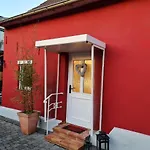 Schoenste Lage Am Rhein In Unmittelbarer Stadtnaehe, Отель типа 