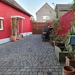 Schoenste Lage Am Rhein In Unmittelbarer Stadtnaehe, Отель типа 
