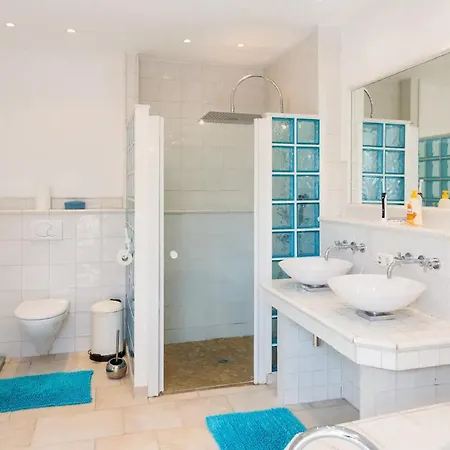 Schoenste Lage Am Rhein In Unmittelbarer Stadtnaehe, Bed & Breakfast