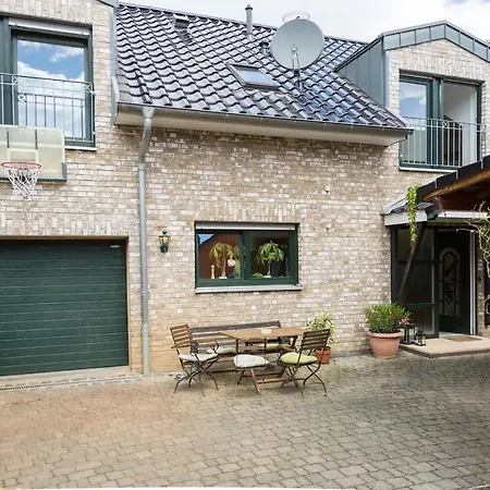Bed and breakfast Schoenste Lage Am Rhein In Unmittelbarer Stadtnaehe, Colonia