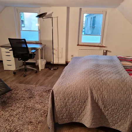 Bed & Breakfast Schoenste Lage Am Rhein In Unmittelbarer Stadtnaehe, Colonia
