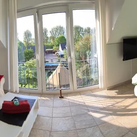 Schoenste Lage Am Rhein In Unmittelbarer Stadtnaehe, Colonia