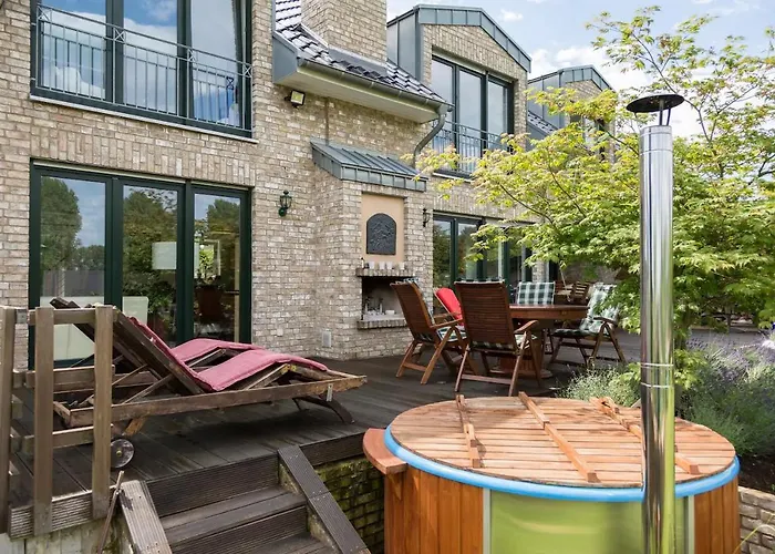 Schoenste Lage Am Rhein In Unmittelbarer Stadtnaehe, קלן