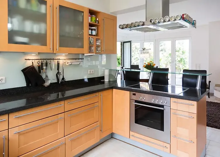 Schoenste Lage Am Rhein In Unmittelbarer Stadtnaehe, קלן