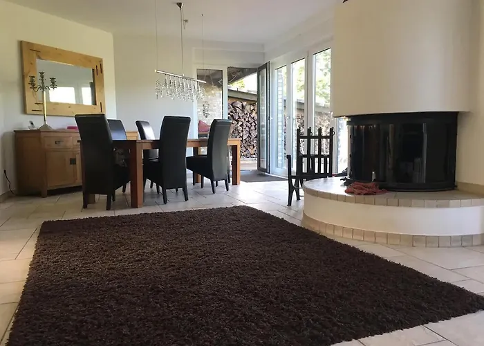 Schoenste Lage Am Rhein In Unmittelbarer Stadtnaehe, קלן