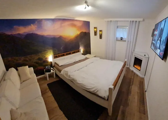 Schoenste Lage Am Rhein In Unmittelbarer Stadtnaehe, Colónia