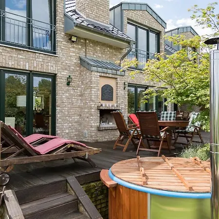 Schoenste Lage Am Rhein In Unmittelbarer Stadtnaehe, Kolonia