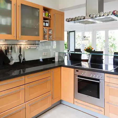 Schoenste Lage Am Rhein In Unmittelbarer Stadtnaehe, Kolonia