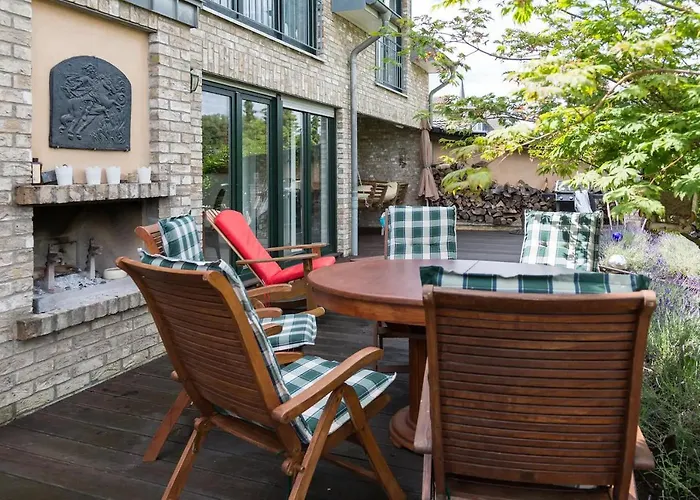 Bed & Breakfast Schoenste Lage Am Rhein In Unmittelbarer Stadtnaehe, Colonia