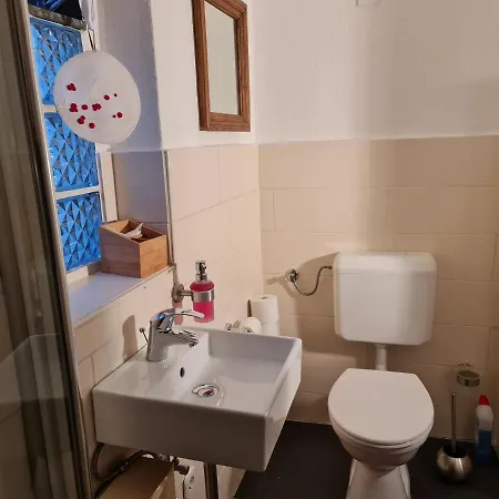 Schoenste Lage Am Rhein In Unmittelbarer Stadtnaehe, Bed & Breakfast *