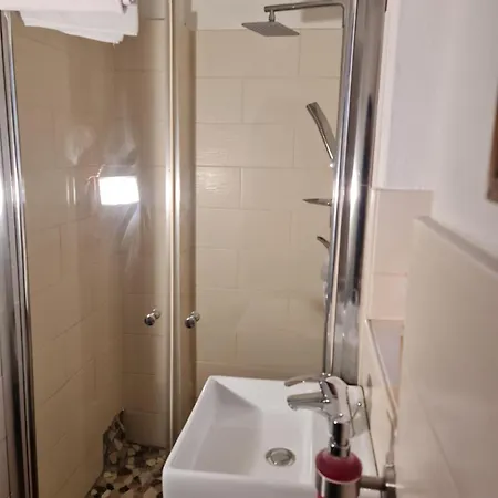Schoenste Lage Am Rhein In Unmittelbarer Stadtnaehe, Bed & Breakfast *