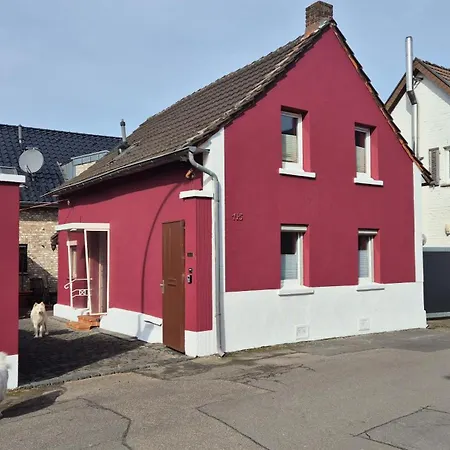 Bed & Breakfast Schoenste Lage Am Rhein In Unmittelbarer Stadtnaehe, Cologne